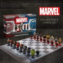 USAopoly Marvel: Collector's Chess Set